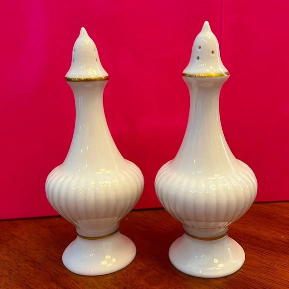 Lenox Salt And Pepper Shakers 5 1/2" Tall Made in USA Hand Decorated 24k Gold - Picture 1 of 7